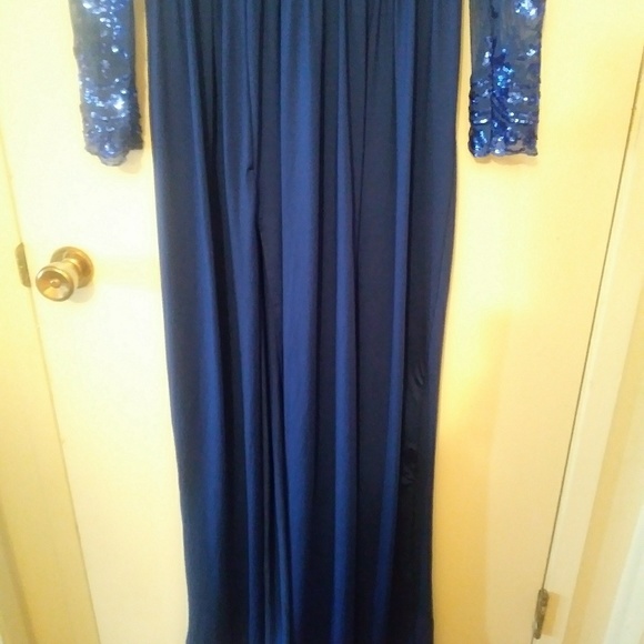 Beautiful Sexy Blue Formal Dress. - Picture 2 of 6